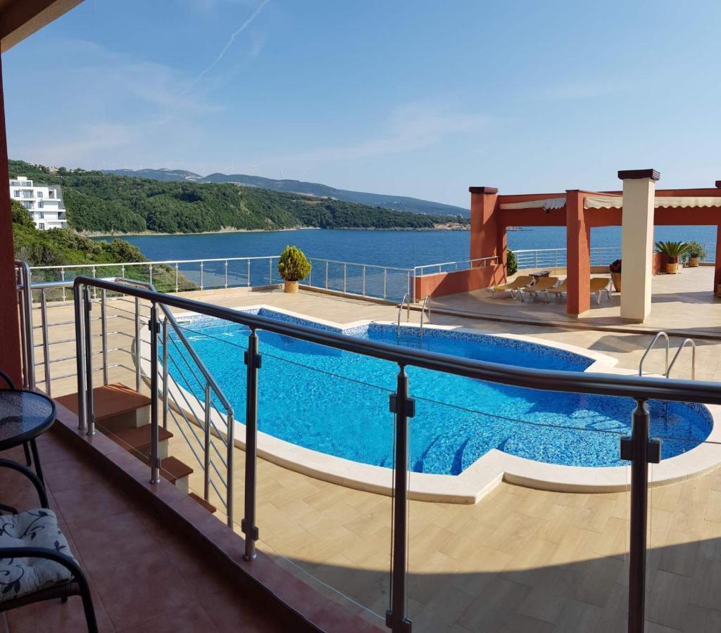 Apartment Sea Space 2 Dobra Voda Exterior photo